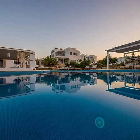 Kastro מלון דירות אנטיפארוס