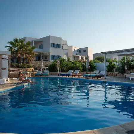 κάστρο Ξενοδοχείο με διαμερίσματα Αντίπαρος